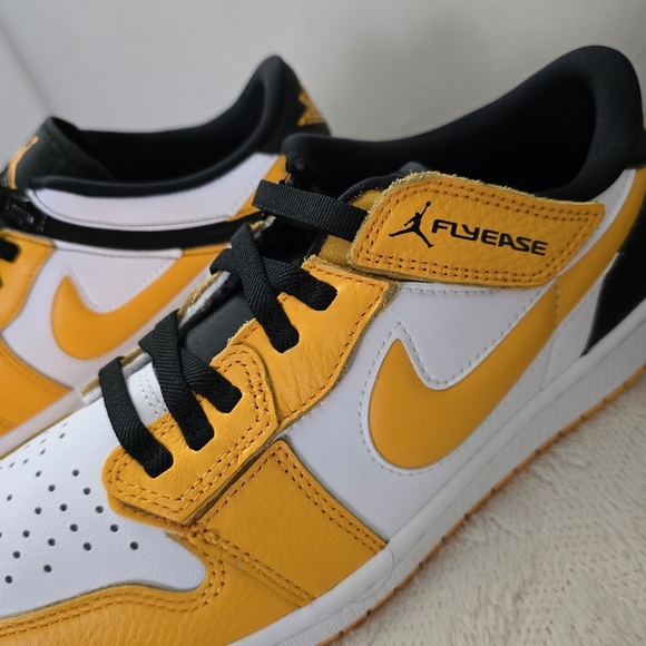 Nike Yellow and White Sneakers Classic Style - Picture 6 of 10